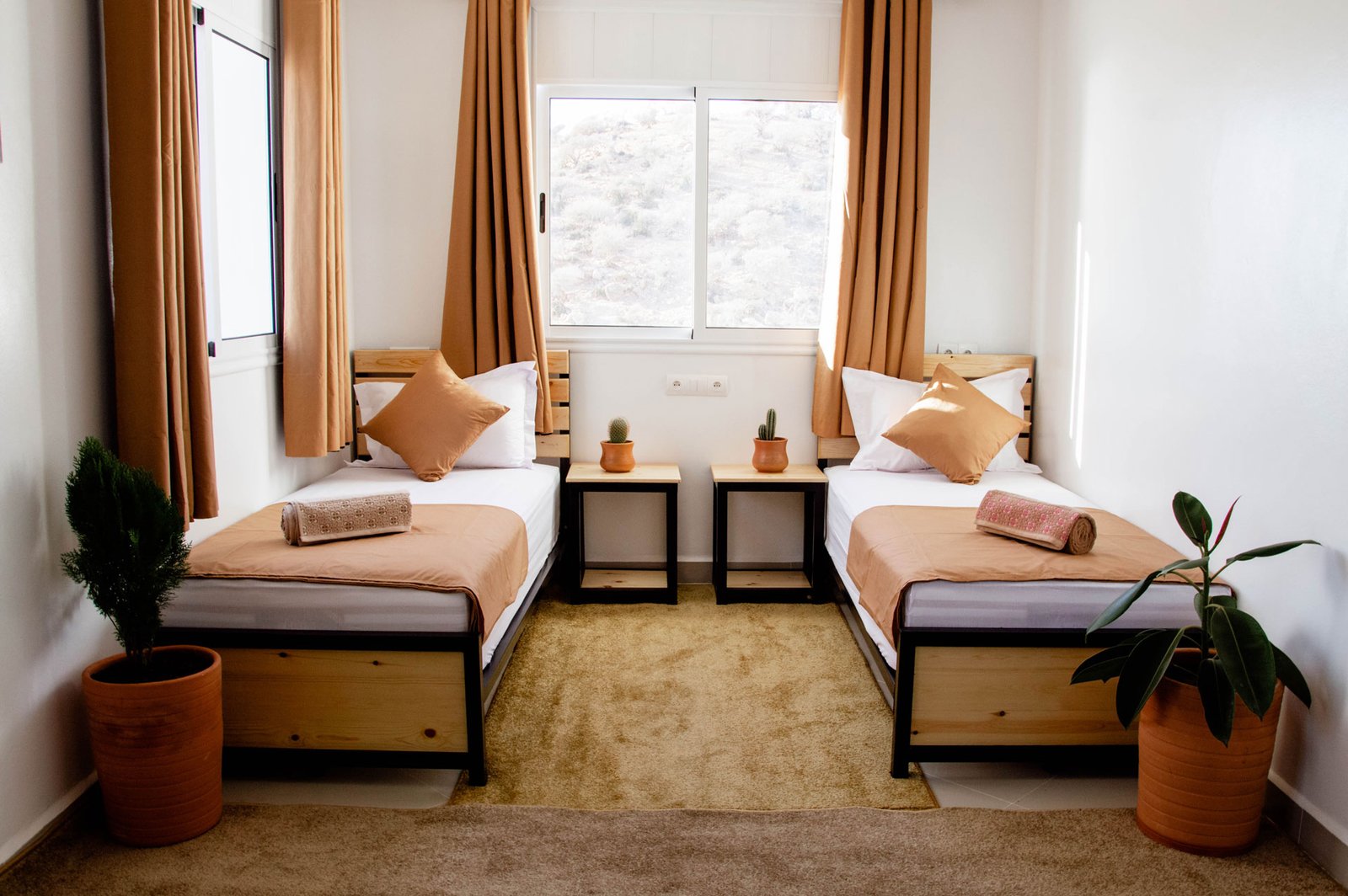 hotel-room-2026-01-07-06-38-25-utc